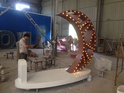 Sculptură de lună din oțel Corten